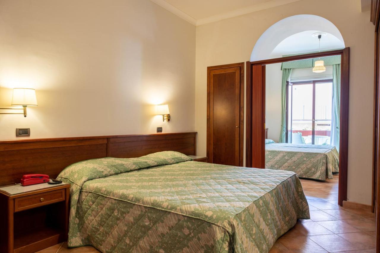 Hotel Montana SantʼAgata sui Due Golfi Kültér fotó