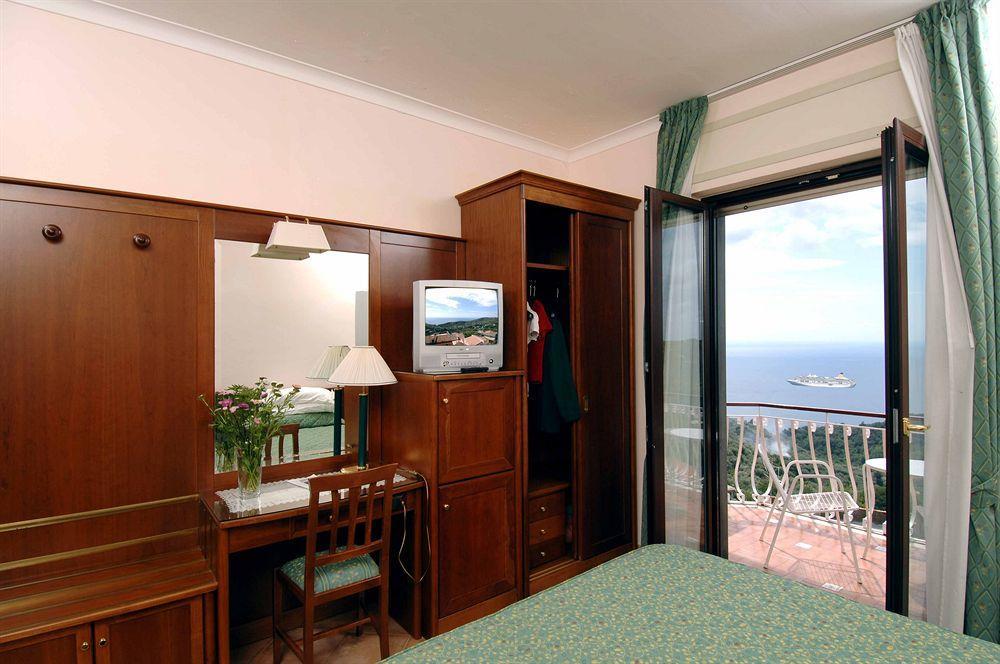 Hotel Montana SantʼAgata sui Due Golfi Kültér fotó