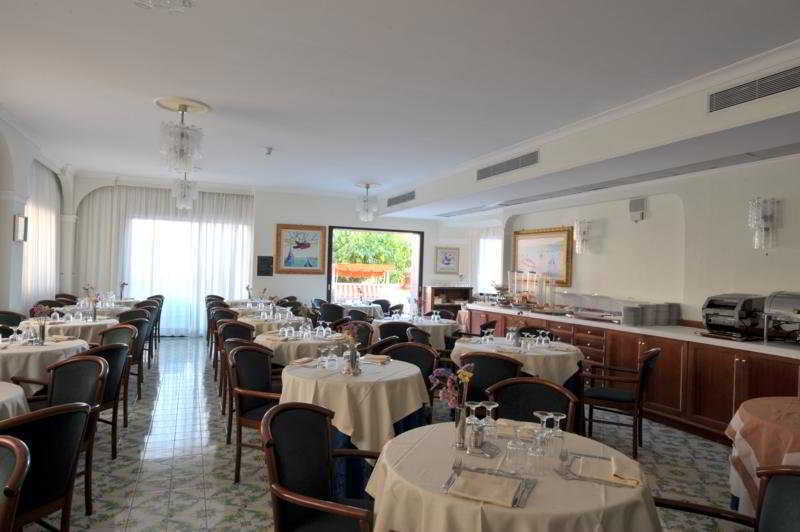 Hotel Montana SantʼAgata sui Due Golfi Kültér fotó