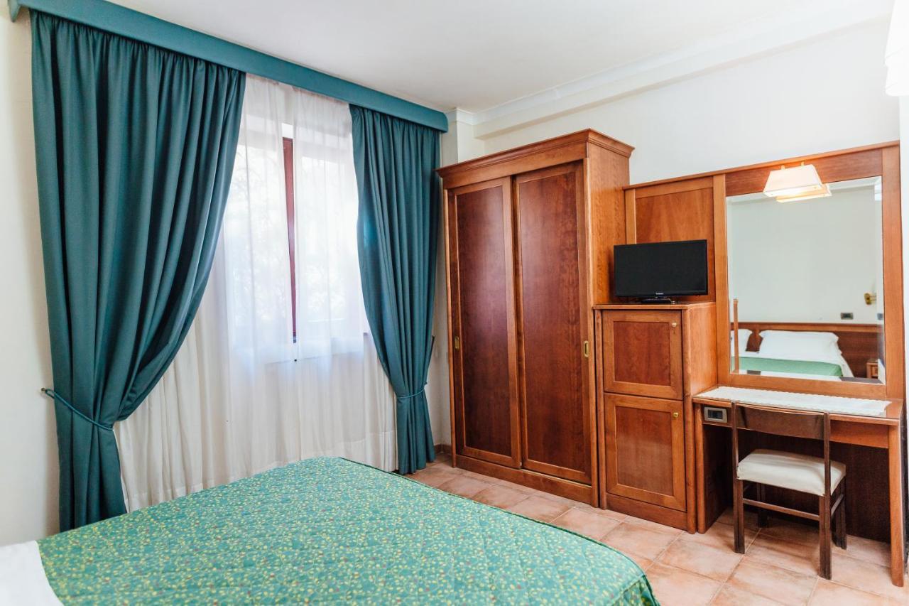 Hotel Montana SantʼAgata sui Due Golfi Kültér fotó