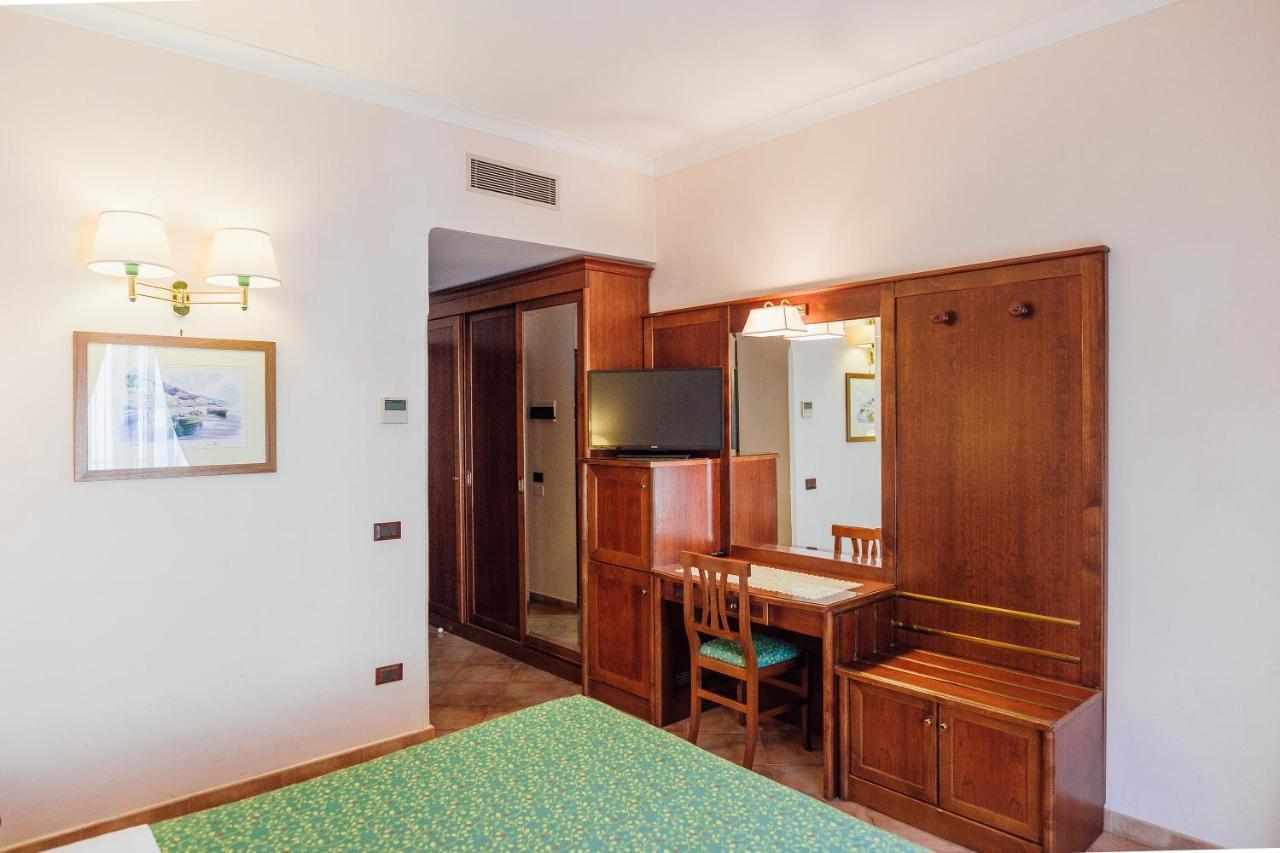 Hotel Montana SantʼAgata sui Due Golfi Kültér fotó