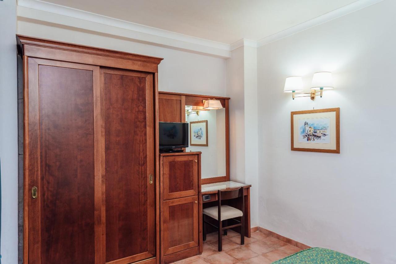 Hotel Montana SantʼAgata sui Due Golfi Kültér fotó